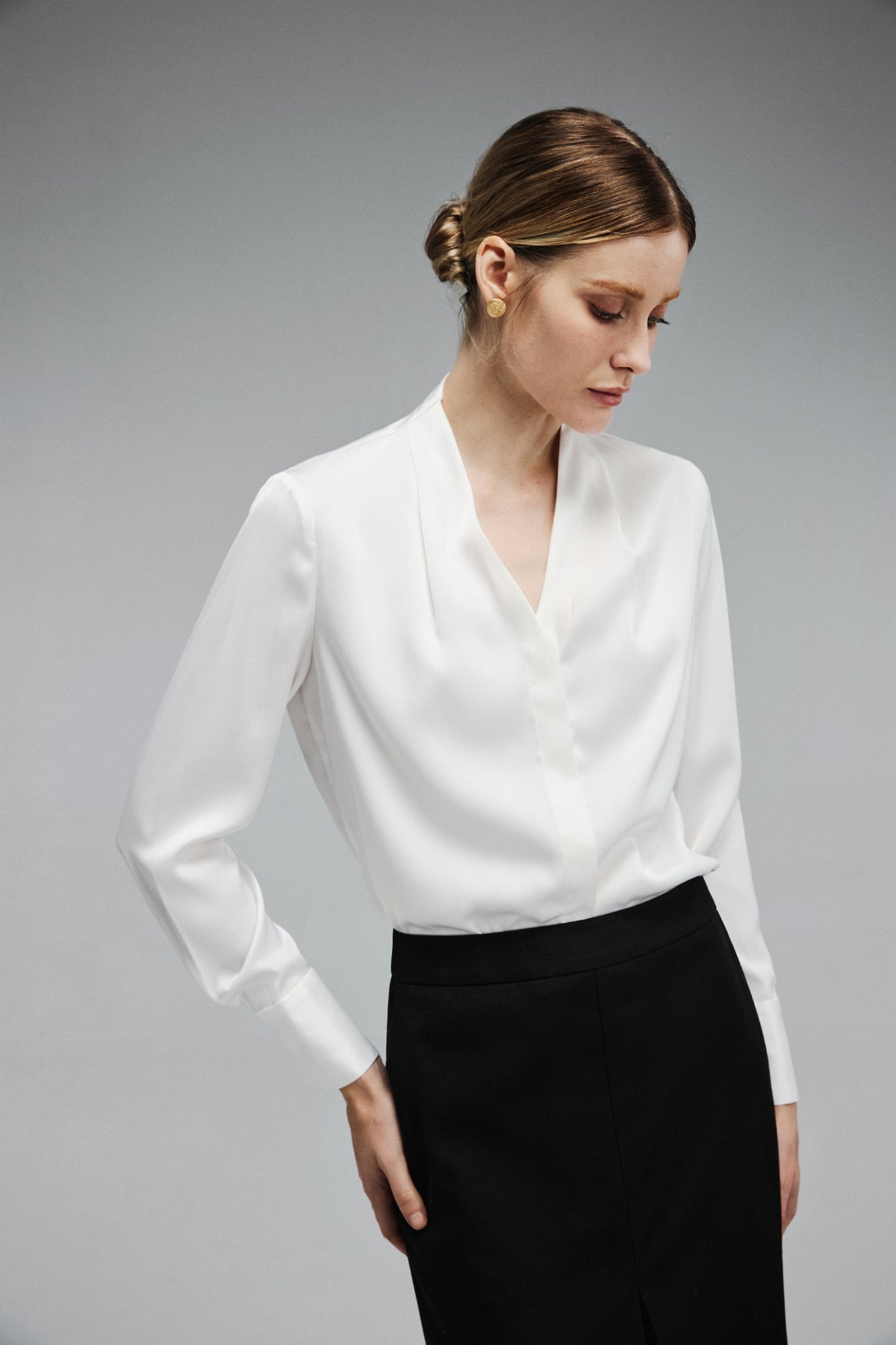 EV Sush™ Riva White Ruched V-neck Shirt Styling