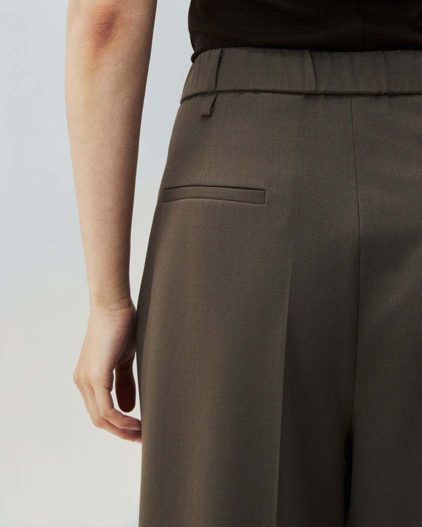 Warm Tea Brown wide-leg trousers, close-up showing the high-rise waist 