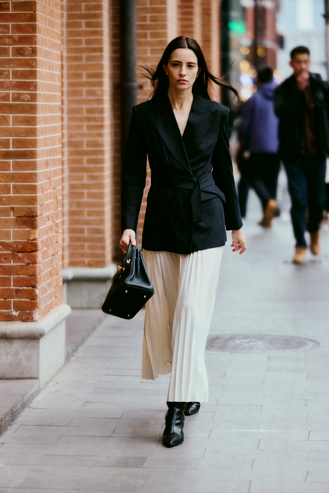 EV LéSuit™ Oxford Graphite Black Waist Tailored Blazer
